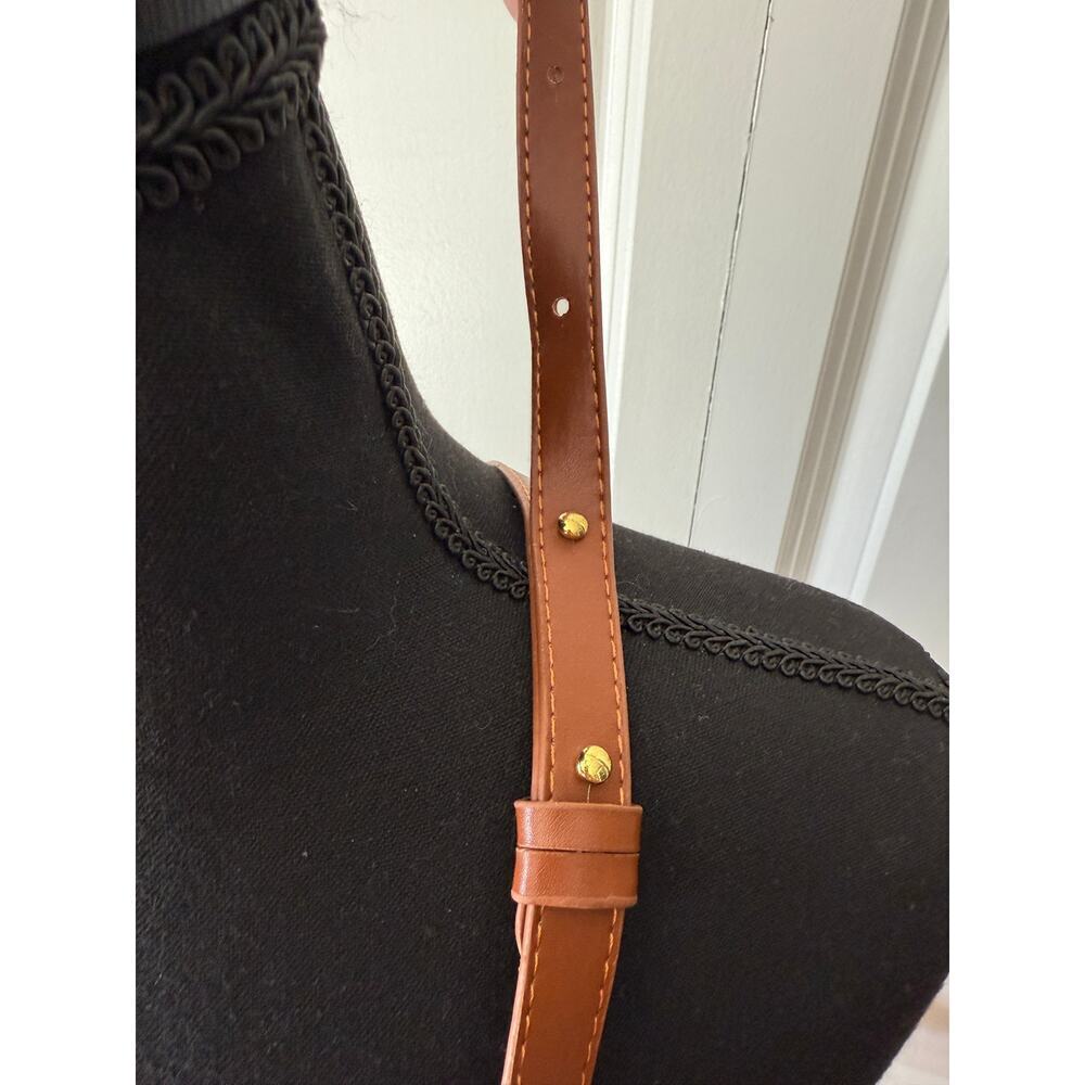 Buttery Soft Brown Faux Leather. High Fashion Look for Less. Crossbody NWOT - Picture 4 of 6